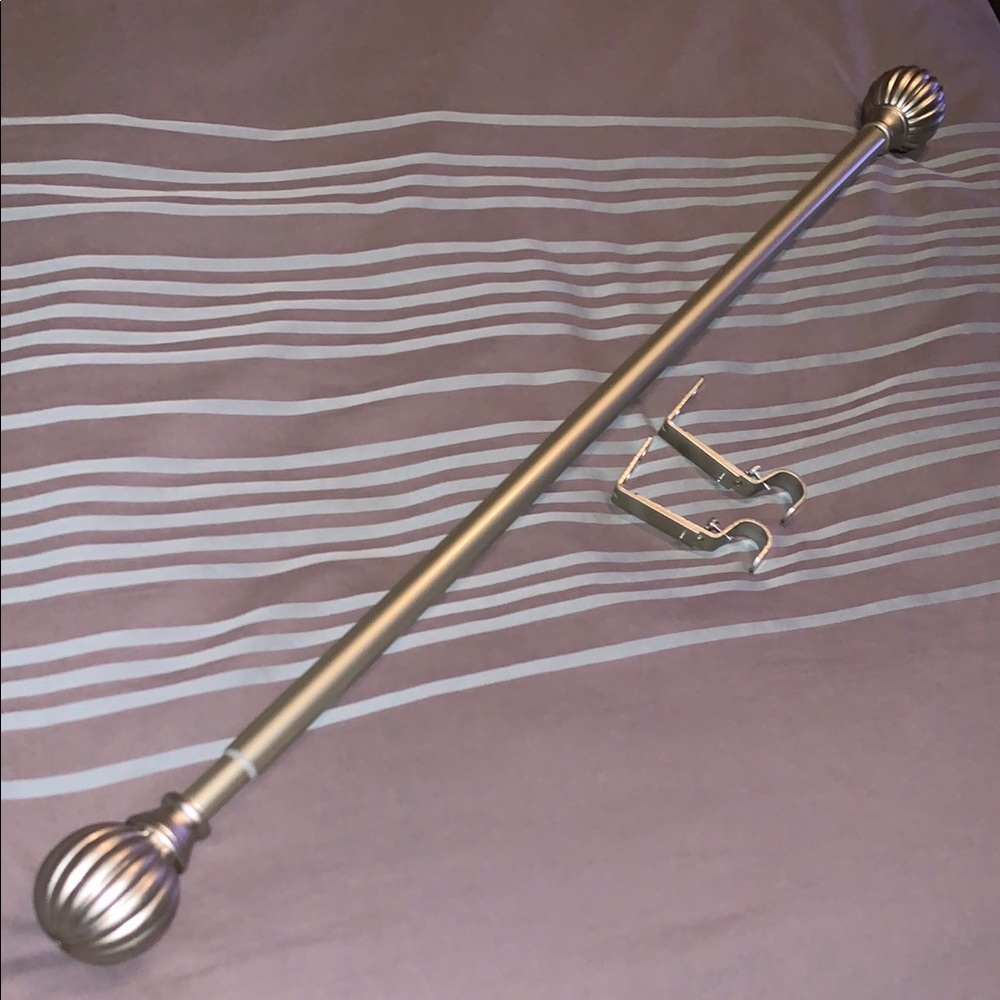 Curtain rod